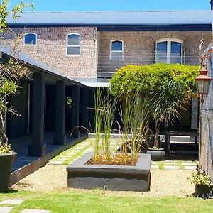https://clement-one-a-guesthouse-for-family-and-friends.hotels-capetown.com