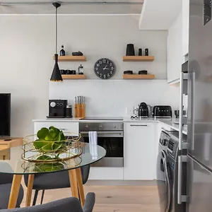 https://luxury-de-waterkant-apartments.hotels-capetown.com